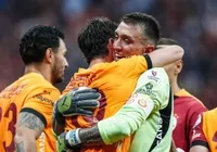 muslera-ve-mertens-veda-etti