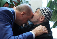 erdogan-duzce-den-gelen-vatandaslarla-bulustu