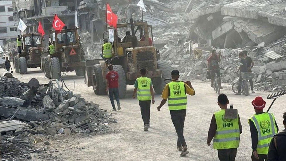 turk-bayragi-gazze-de-dalgalandi