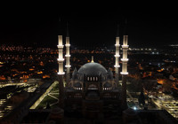 selimiye-camii-yenilenen-aydinlatmasiyla-geceyi-aydinlatiyor