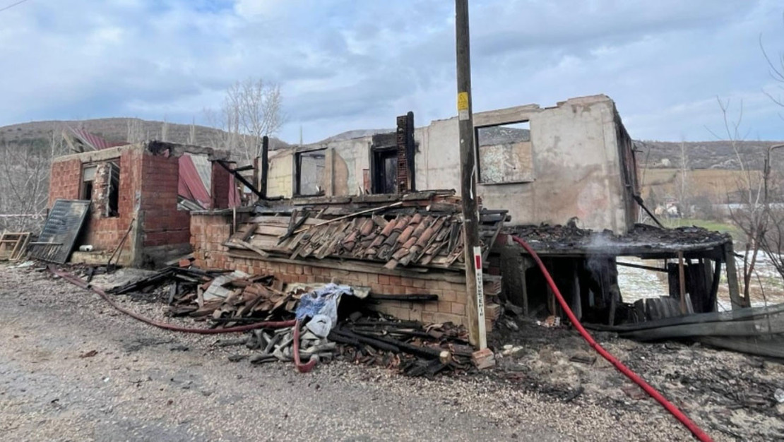 samsun-da-yangin-yatalak-hasta-ve-gelini-hayatini-kaybetti