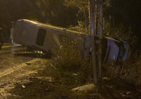 adana-da-fabrika-servis-minibusu-devrildi-13-yarali