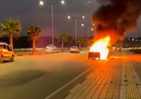 adana-da-hareket-halindeki-aracta-yangin-cikti