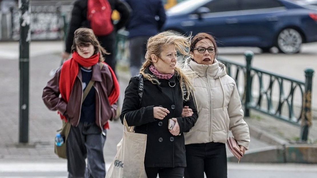 bursa-da-kuvvetli-ruzgar-cezasi-gerceklesti