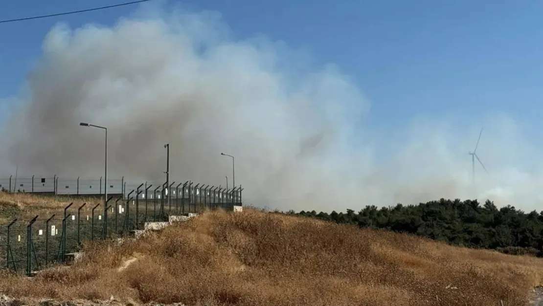 urla-da-yangin-cikti-ekipler-sevk-edildi