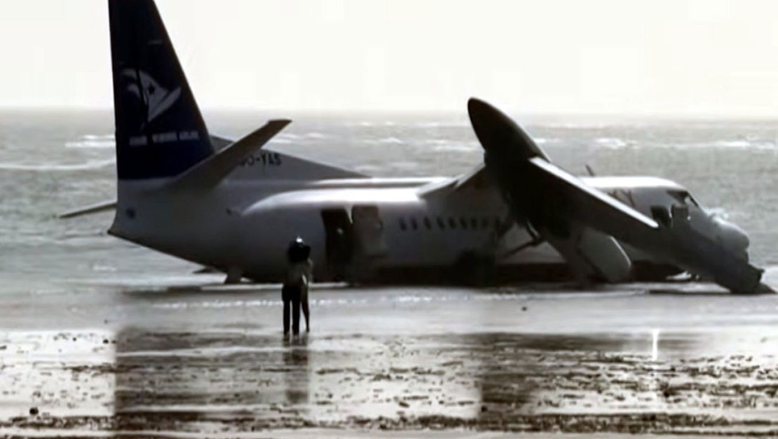 mogadisu-da-yolcu-ucagi-okyanusa-acil-inis-yapti