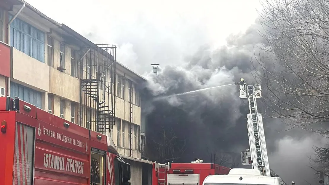 basaksehir-de-yangin-dumanlar-gokyuzunde