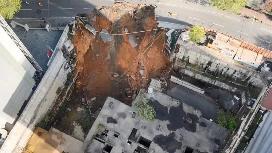 maslak-ta-yol-coktu-cadde-kapatildi