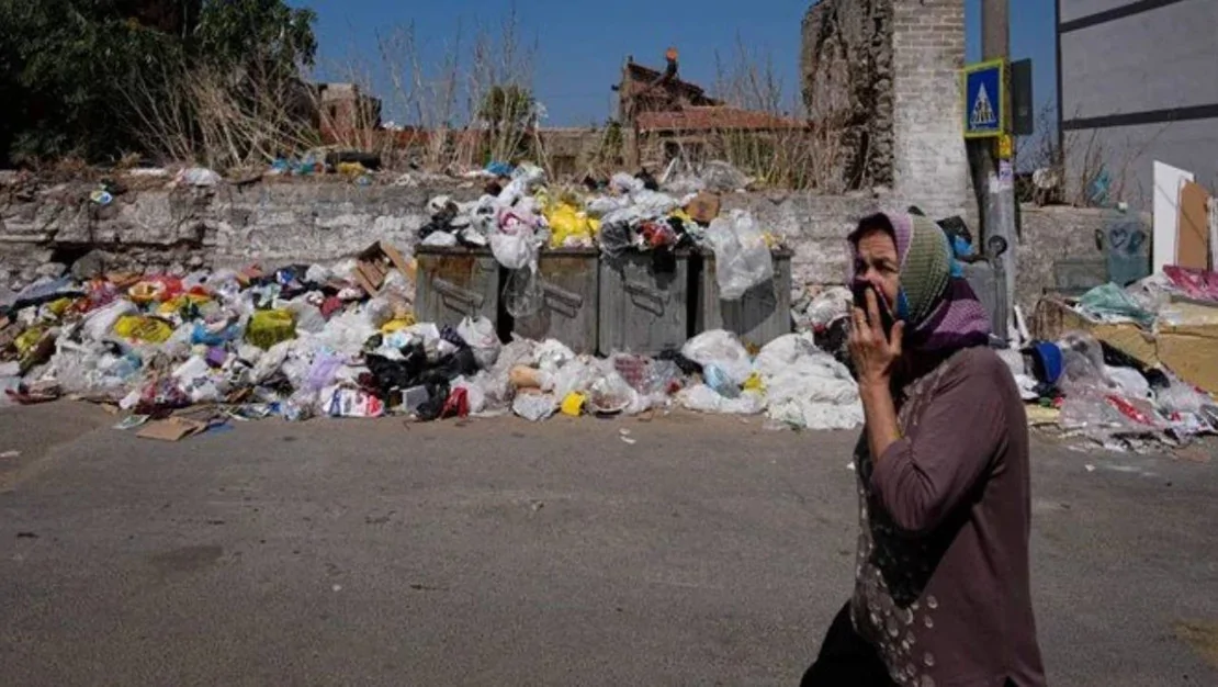 izmir-de-cop-yiginlari-olustu