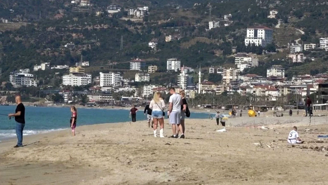 antalya-da-subat-ayinda-yaz-havasi-yasaniyor