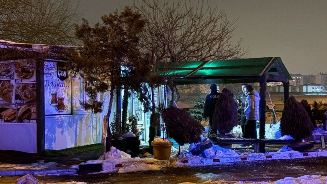 kayseri-de-genc-babasinin-bufesini-kursunladi