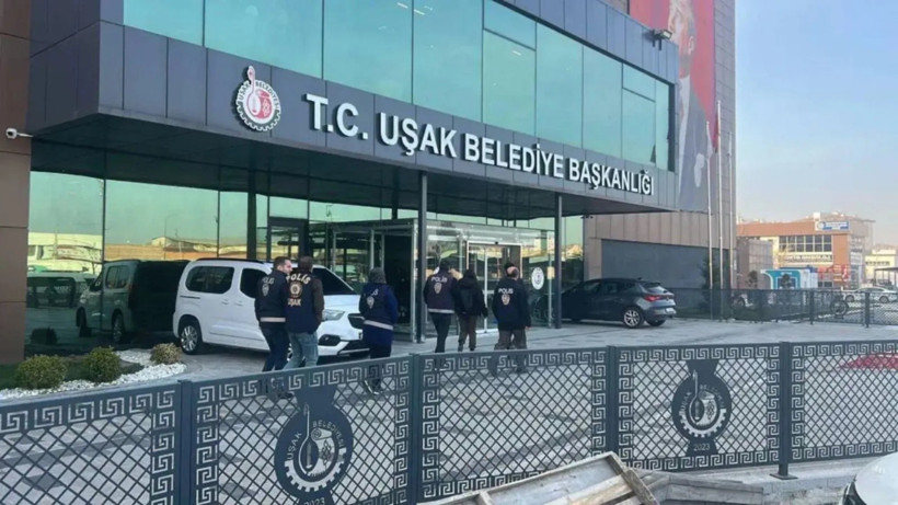 usak-belediyesi-ne-yonelik-ikinci-dalga-operasyonunda-25-gozalti