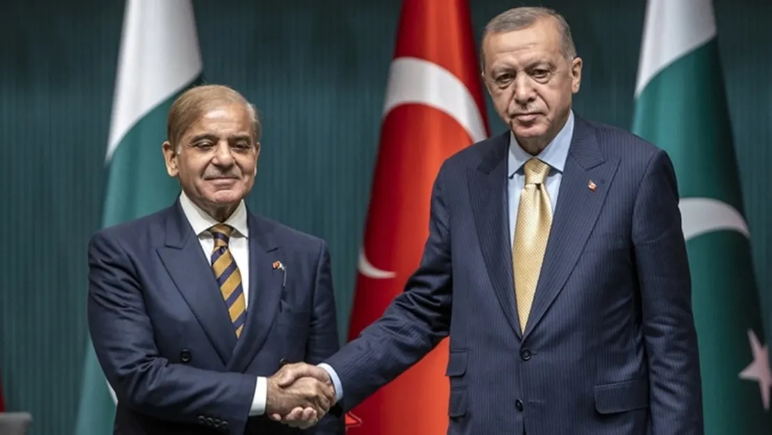 cumhurbaskani-erdogan-pakistan-basbakani-ile-gorustu