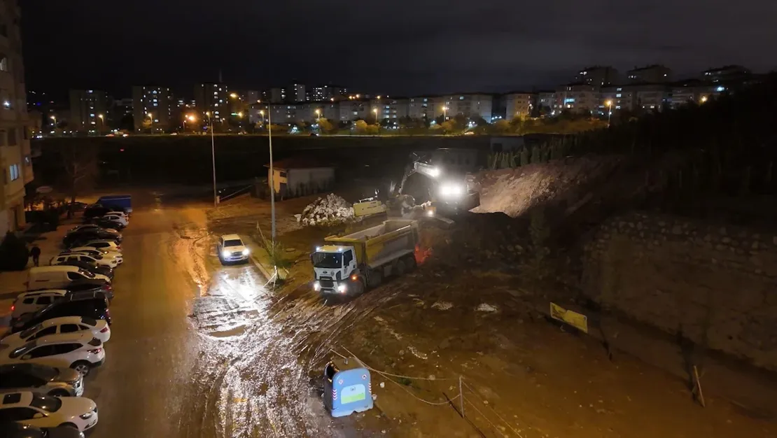 ankara-da-yagmur-istinat-duvari-yikildi