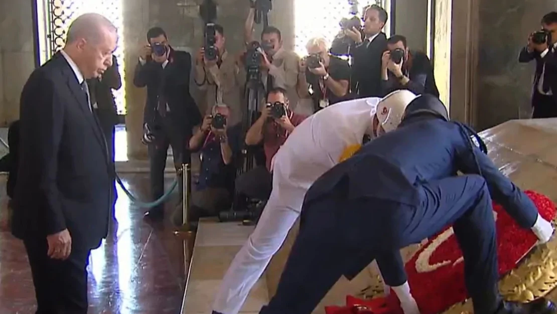 cumhurbaskani-erdogan-anitkabir-de-mesaj-verdi