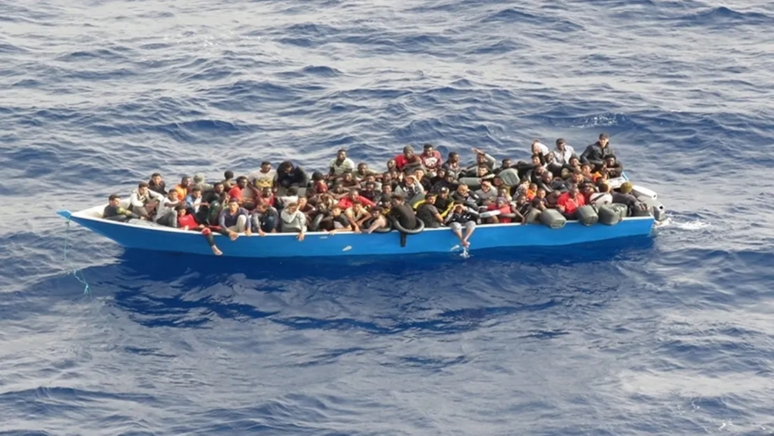 izmir-de-gocmenleri-tasiyan-bot-batti