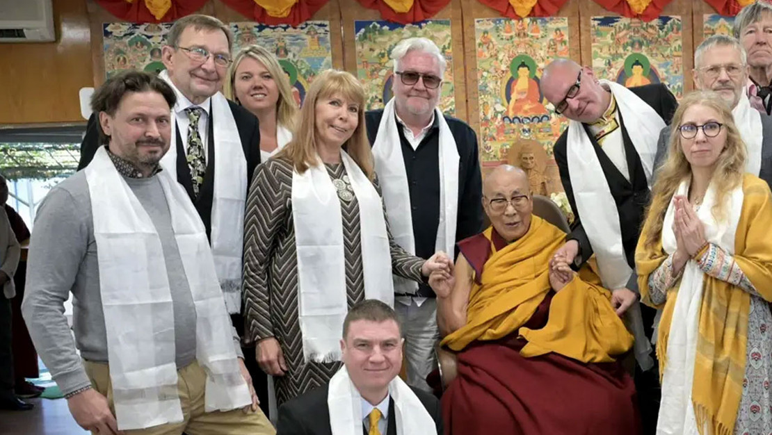 estonya-vekilleri-kriz-yasadi-alkol-sorunu-basgosterdi