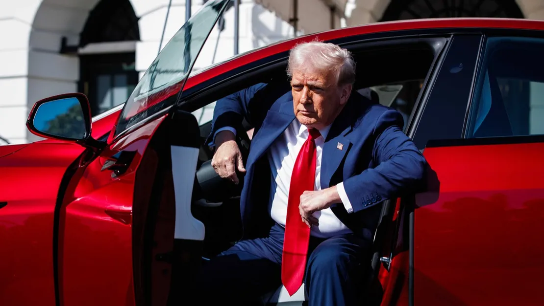 trump-musk-rekabetinde-yeni-gelisme-kirmizi-tesla-satilacak