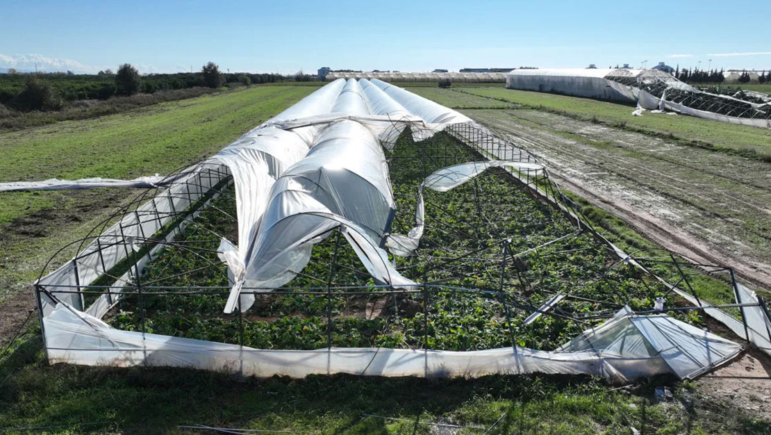 manavgat-ta-hortum-felaketi-ciftcilerin-yuzunu-eksitti