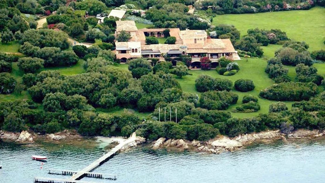 yedi-yuzme-havuzlu-villa-satista