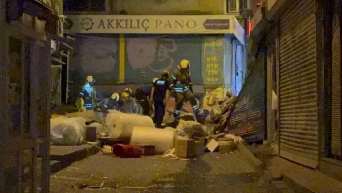 patlama-sesi-duyuldu-beyoglu-nda-bina-coktu