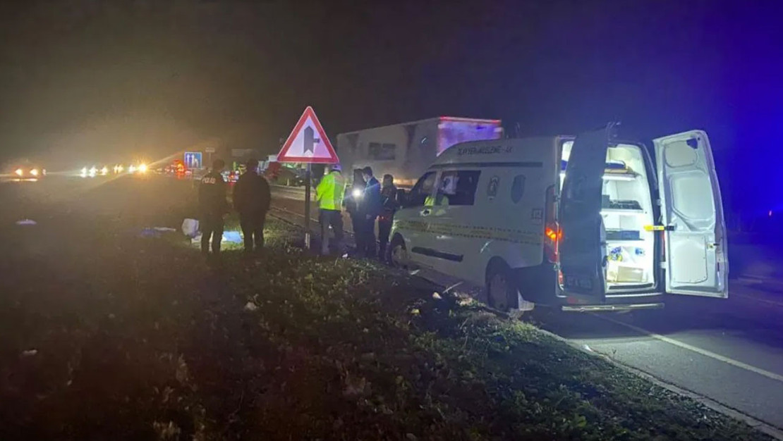 antalya-da-ogrencilere-otomobil-carpti-bir-hayat-kaybedildi