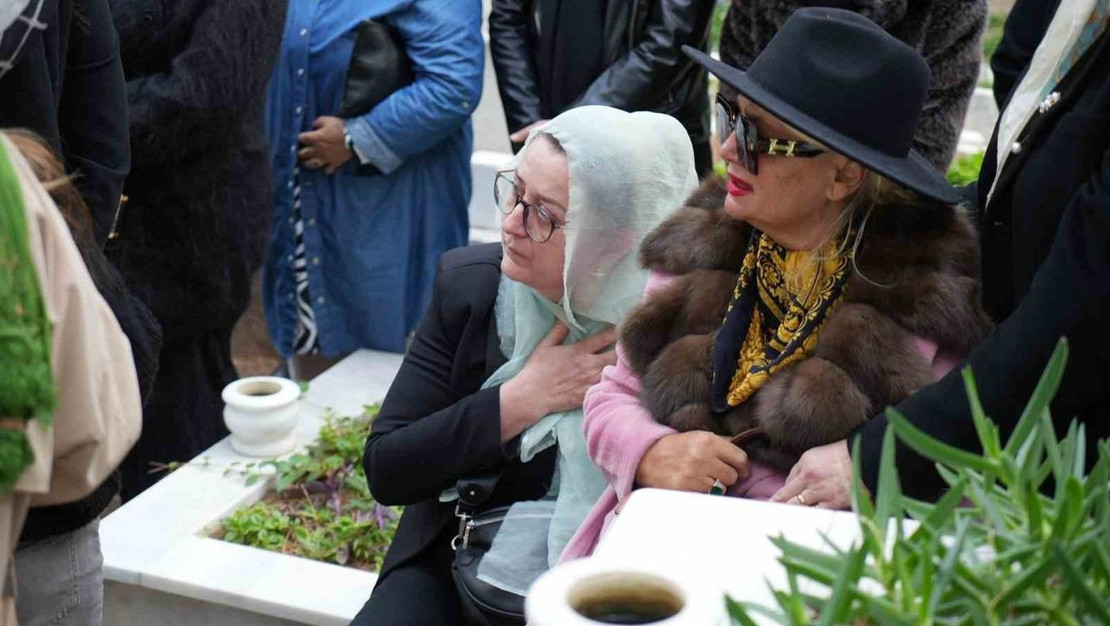 banu-alkan-kardesini-gozyaslariyla-ugurladi