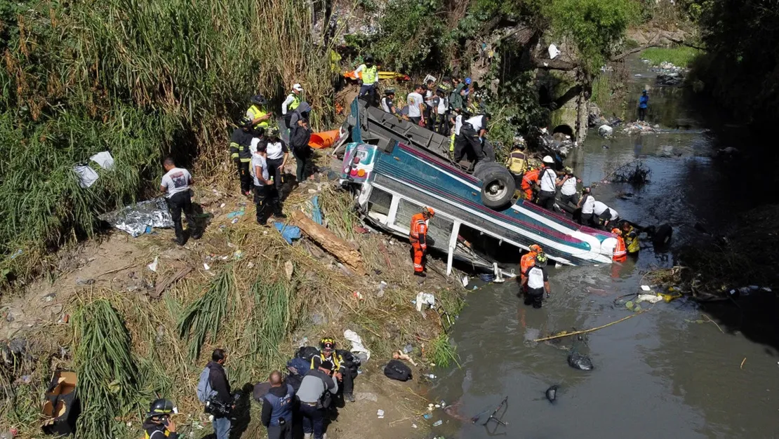 guatemala-da-otobus-kazasi-51-olu
