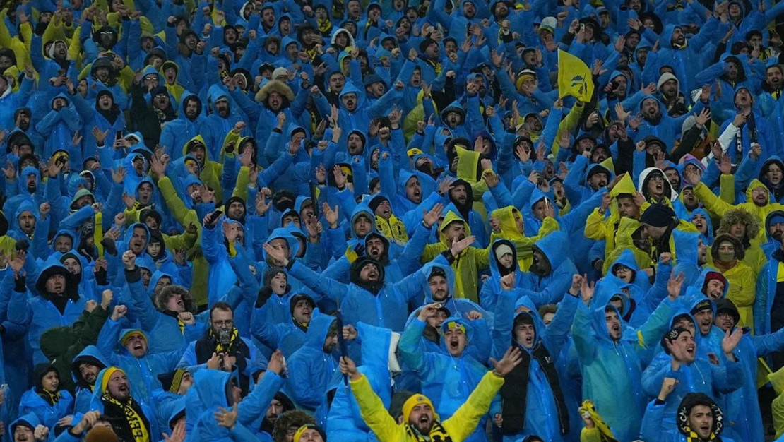 fenerbahce-yagmurluklari-2025-super-kupa-icin-satista