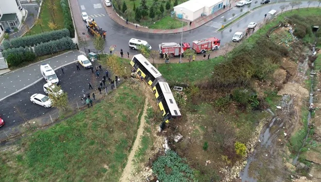 İETT otobüsü yoldan çıktı İETT otobüsü yoldan çıktı
