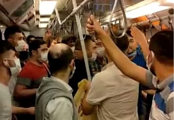 Metroda maske kavgası Metroda maske kavgası