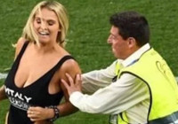 kinsey-wolanski-pilotluk-sertifikasini-aldi