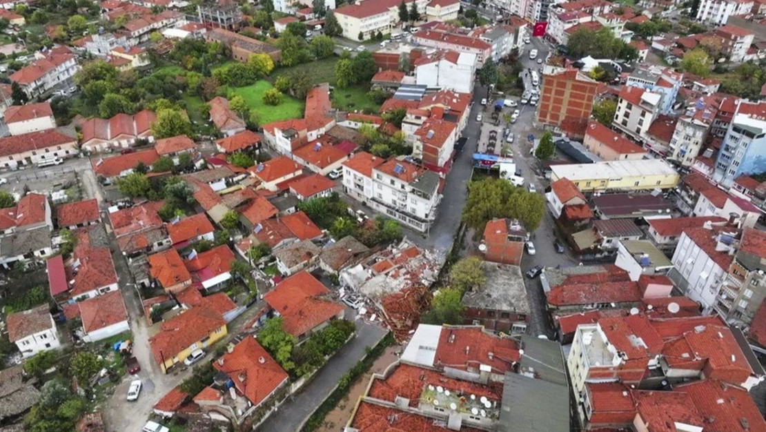 sindirgi-depremi-manisa-da-83-yapiya-zarar-verdi