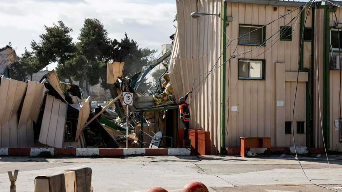 israil-in-unrwa-merkezine-yikim-faaliyetleri-basladi