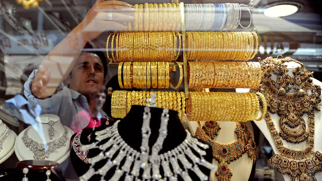 ticaret-savaslari-belirsizlik-yaratti-altin-fiyati-rekor-duzeye-ulasti