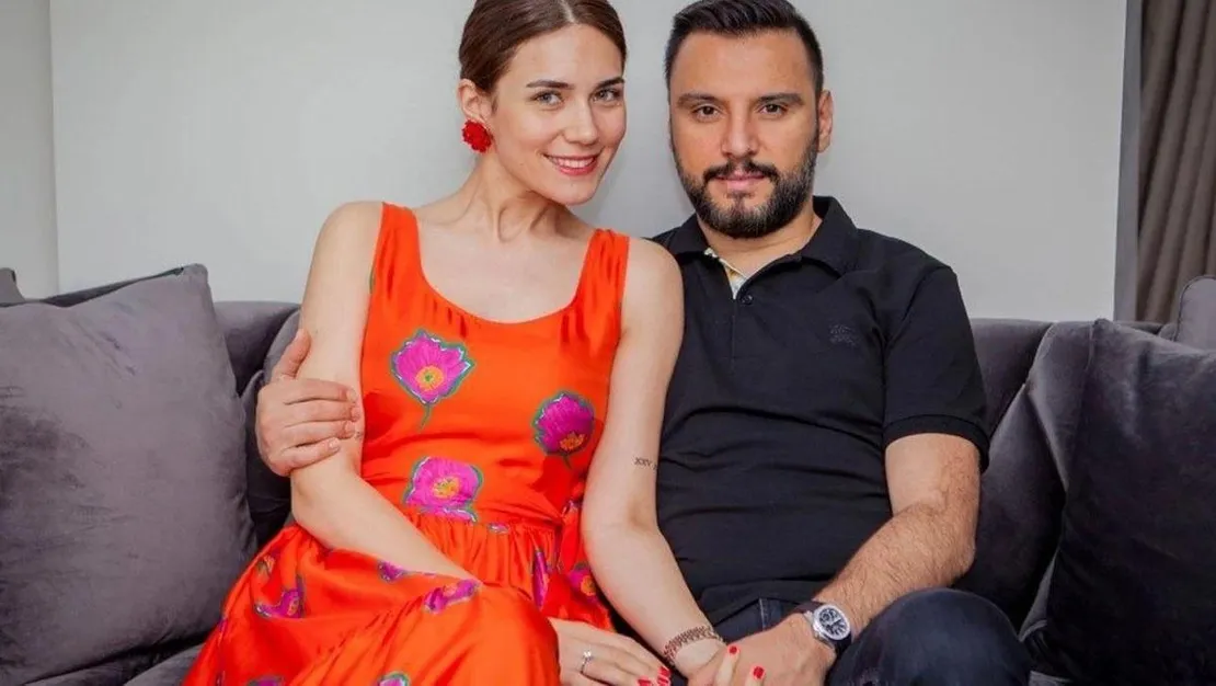 alisan-ve-buse-varol-umre-ye-gidiyor