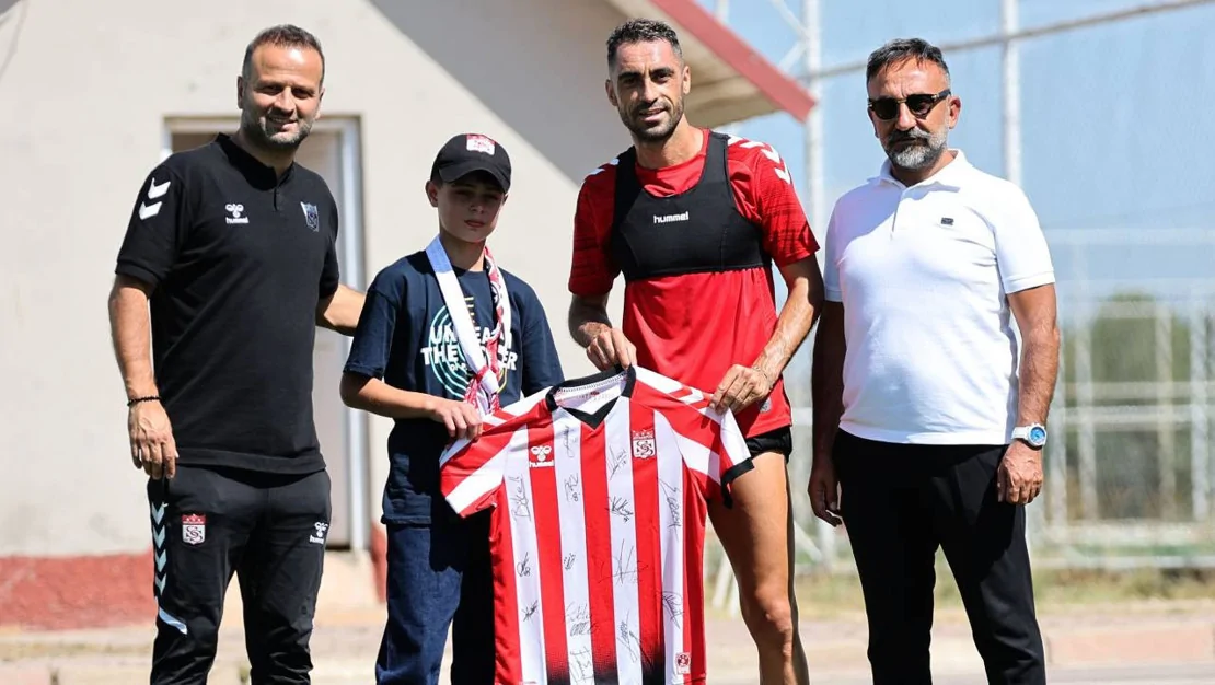 kulup-ibrahim-e-kombine-kart-hediye-etti