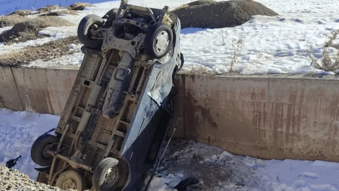 van-da-minibus-devrildi-alti-yarali