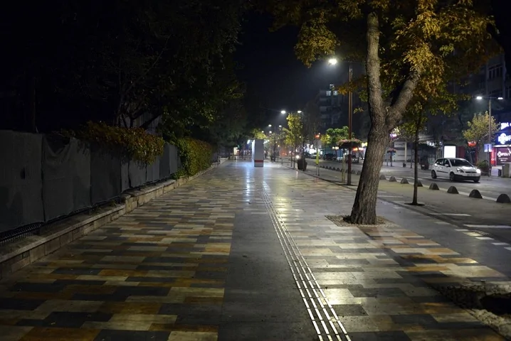 Sokaklar sessizliğe büründü