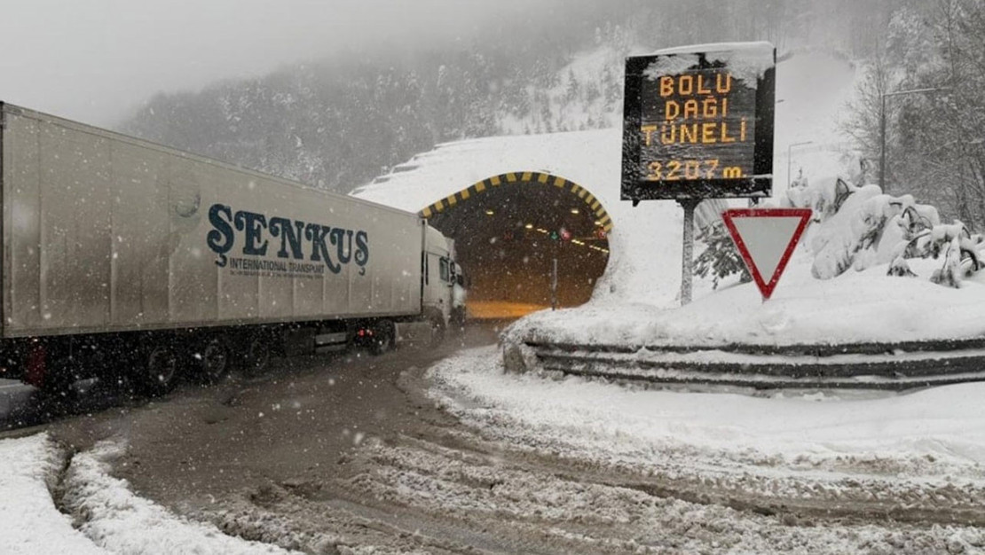 d-100-de-kar-yagisi-aksamalara-neden-oldu