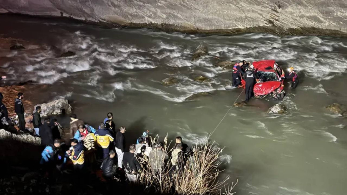 hakkari-de-ucurumdan-dusen-aracta-sorusturma-baslatildi