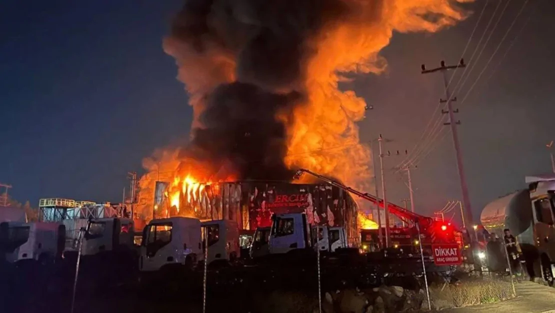 kocaeli-deki-lojistik-deposunda-yangin