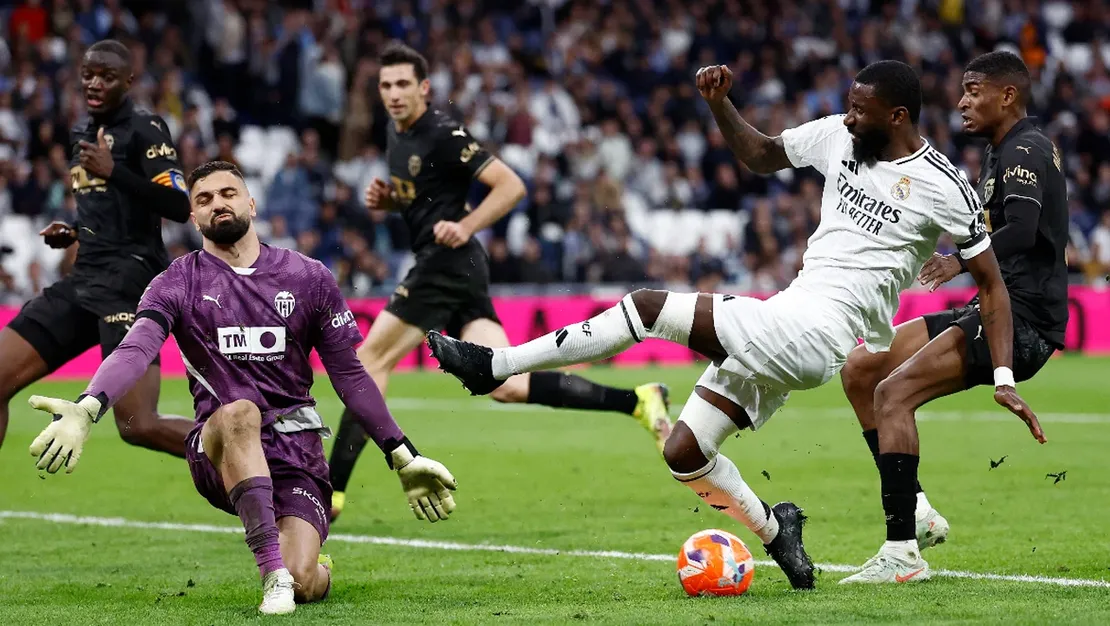 real-madrid-sampiyonluk-yolunda-sakatlandi-valencia-ya-2-1-yenildi-arda-guler-son-dakikada-oynadi