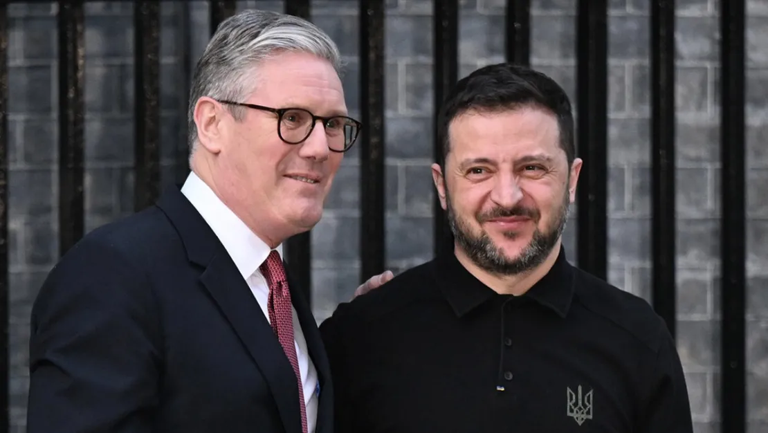 starmer-zelenskiy-ye-tam-destek-sozu-verdi
