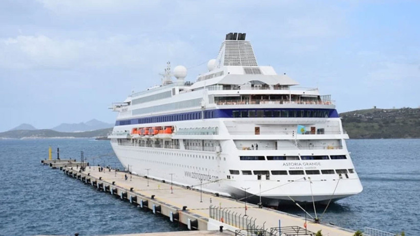 bodrum-a-sezonun-ilk-kruvaziyeri-yanasti