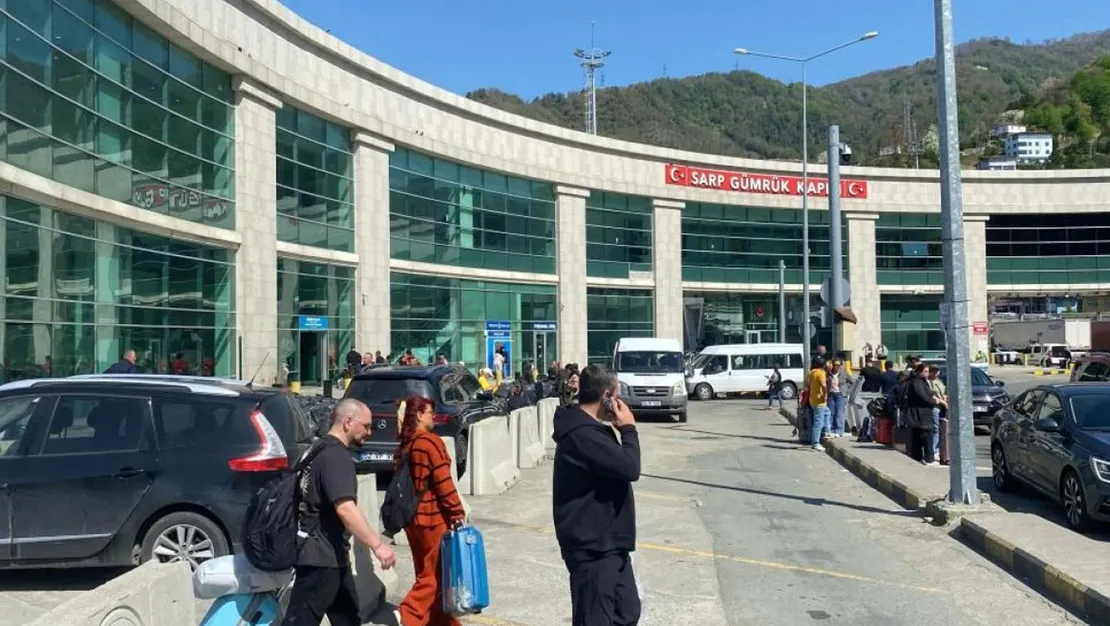 gurcistan-sinirinda-bayram-tatili-yogunlugu