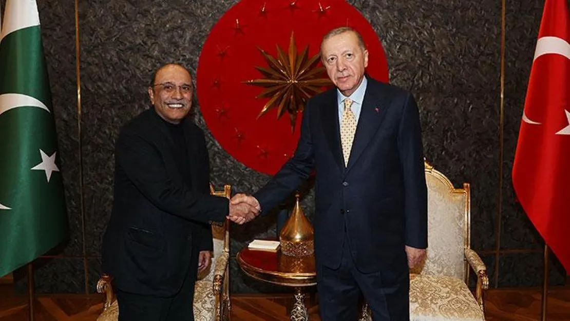 erdogan-pakistan-cumhurbaskani-zerdari-ile-bulustu