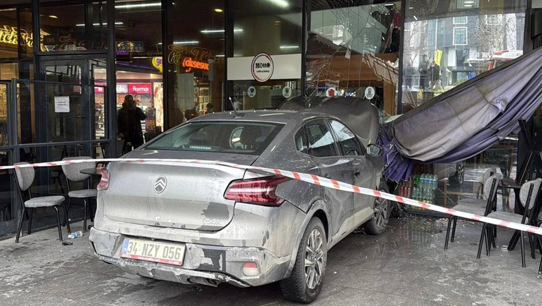 otomobil-alisveris-merkezine-duserek-is-yerine-girdi