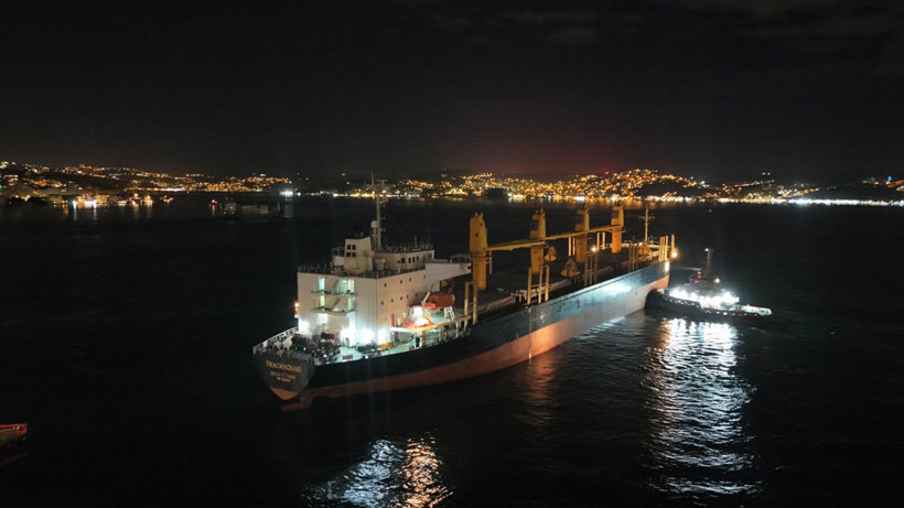 istanbul-bogazi-nda-gemi-arizasi-nedeniyle-trafik-durduruldu