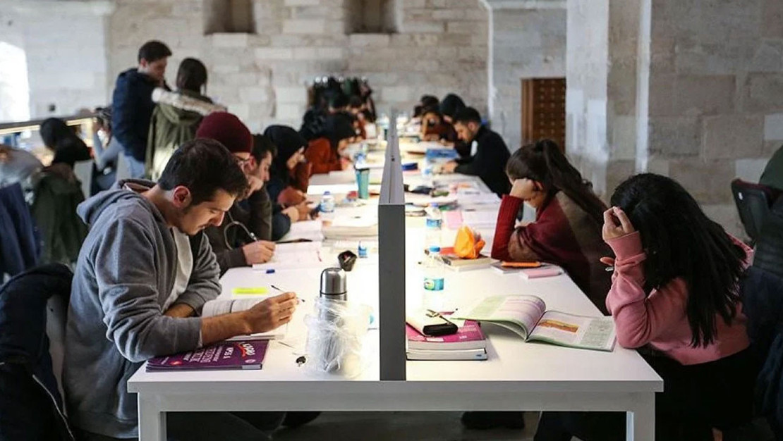 universite-egitim-suresi-uc-yila-indiriliyor